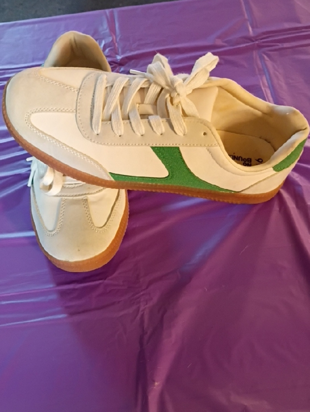 No Boundaries White and Green Slip-On Sneaker (Women 9.5)